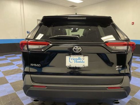 Used 2022 Toyota RAV4 XLE Premium image 23