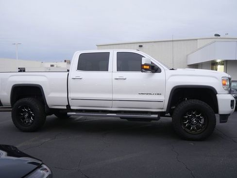 Used 2018 GMC Sierra 2500 Denali w/ Duramax Plus Package image 2