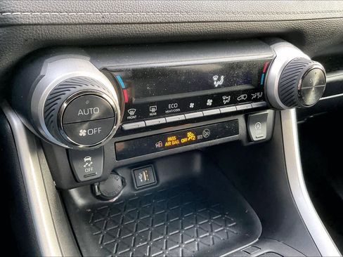 Used 2024 Toyota RAV4 XLE image 32