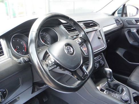 Used 2018 Volkswagen Tiguan SEL AWD/4WD image 16