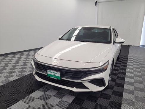 Used 2024 Hyundai Elantra SEL image 15