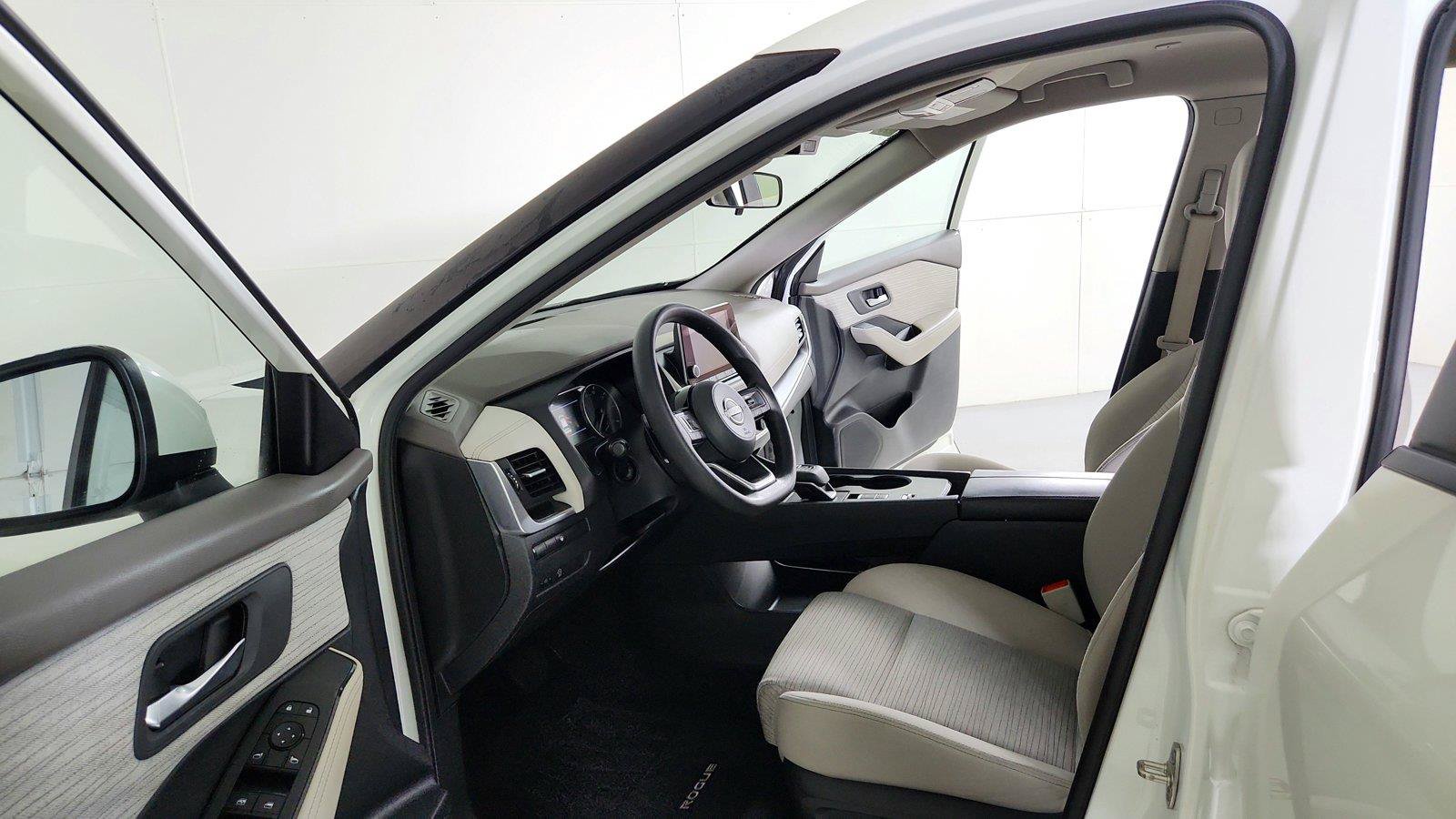 Used 2023 Nissan Rogue SV FWD image 16