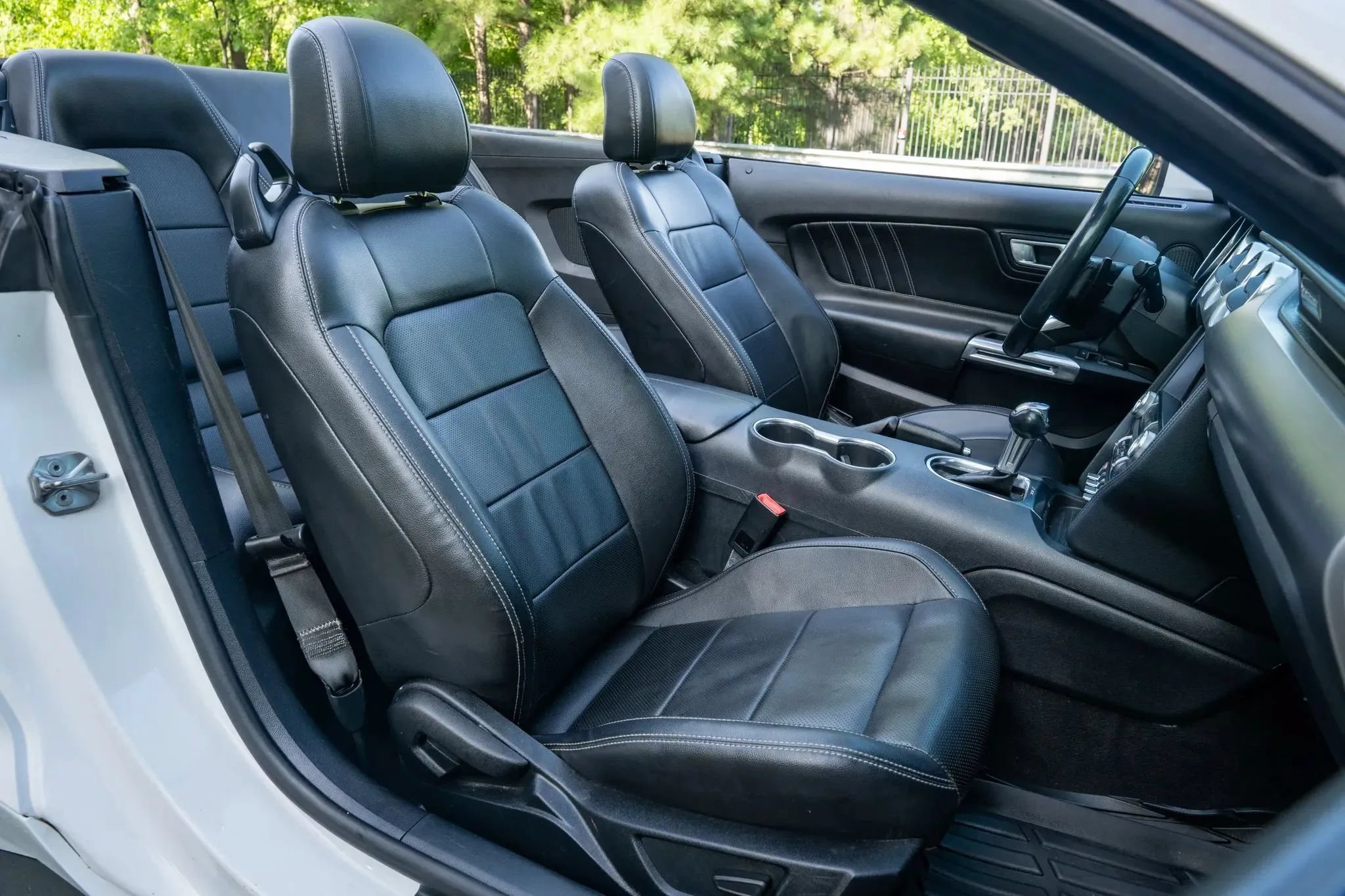 Used 2021 Ford Mustang Premium RWD image 17