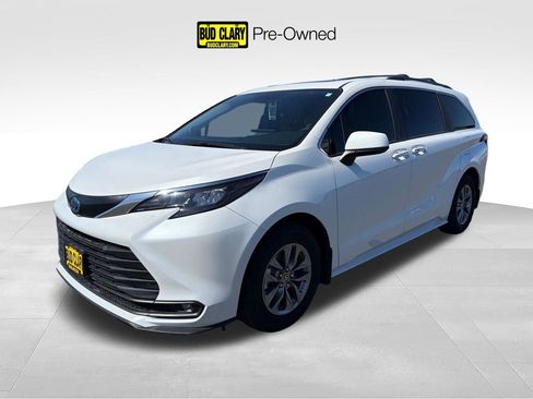Used 2025 Toyota Sienna XLE w/ XLE Plus Package image 1