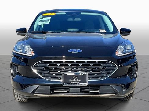 Used 2022 Ford Escape SE w/ SE Sport Appearance Package image 3