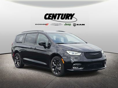 Used 2025 Chrysler Pacifica Limited