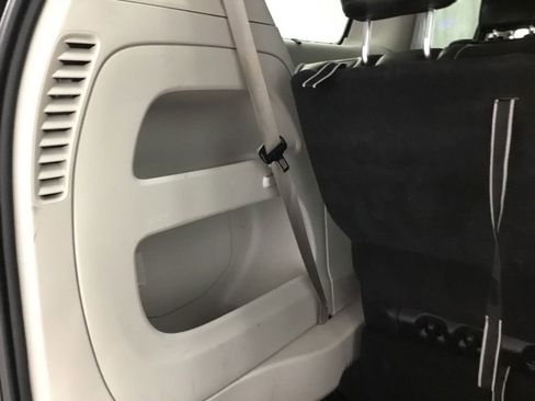 Used 2023 Chrysler Pacifica Limited image 16