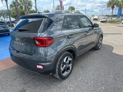 Used 2024 Hyundai Venue SEL FWD image 7