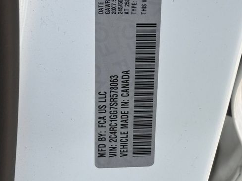 Used 2025 Chrysler Pacifica Limited FWD image 10