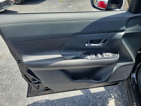 Certified 2025 Nissan Kicks SV FWD image 10