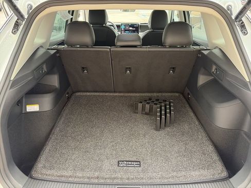 Certified 2025 Volkswagen Tiguan SE image 14