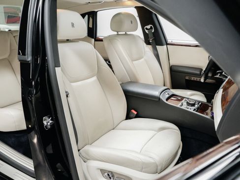 Used 2015 Rolls-Royce Ghost image 39