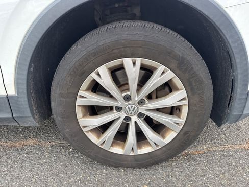 Used 2019 Volkswagen Tiguan SE w/ Panoramic Sunroof Package image 27