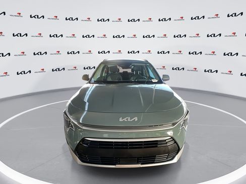 Certified 2023 Kia Niro EX image 3