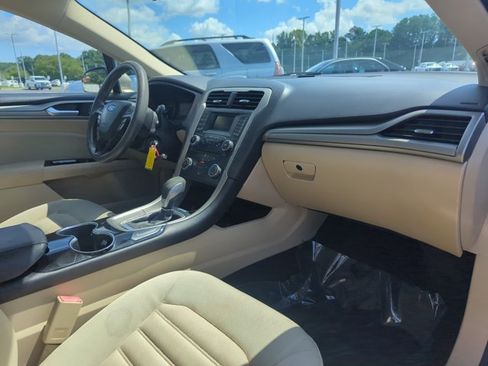 Used 2015 Ford Fusion SE FWD image 25