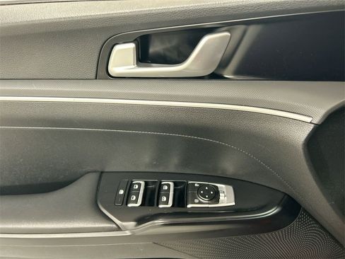 Used 2022 Kia K5 GT-Line image 11