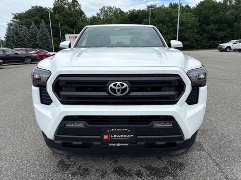 Used 2026 Toyota Tacoma SR5 AWD/4WD image 3