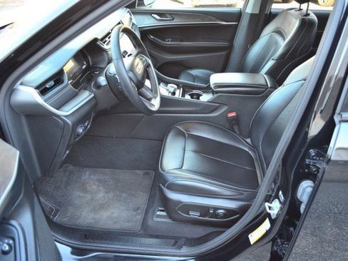 Used 2023 Jeep Grand Cherokee Altitude image 17