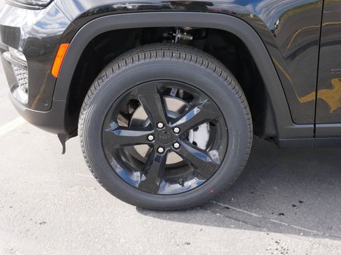 New 2025 Jeep Grand Cherokee Limited image 4