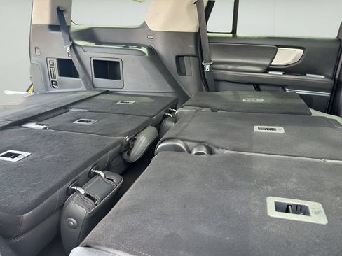 Used 2025 Ford Expedition Active AWD/4WD image 17