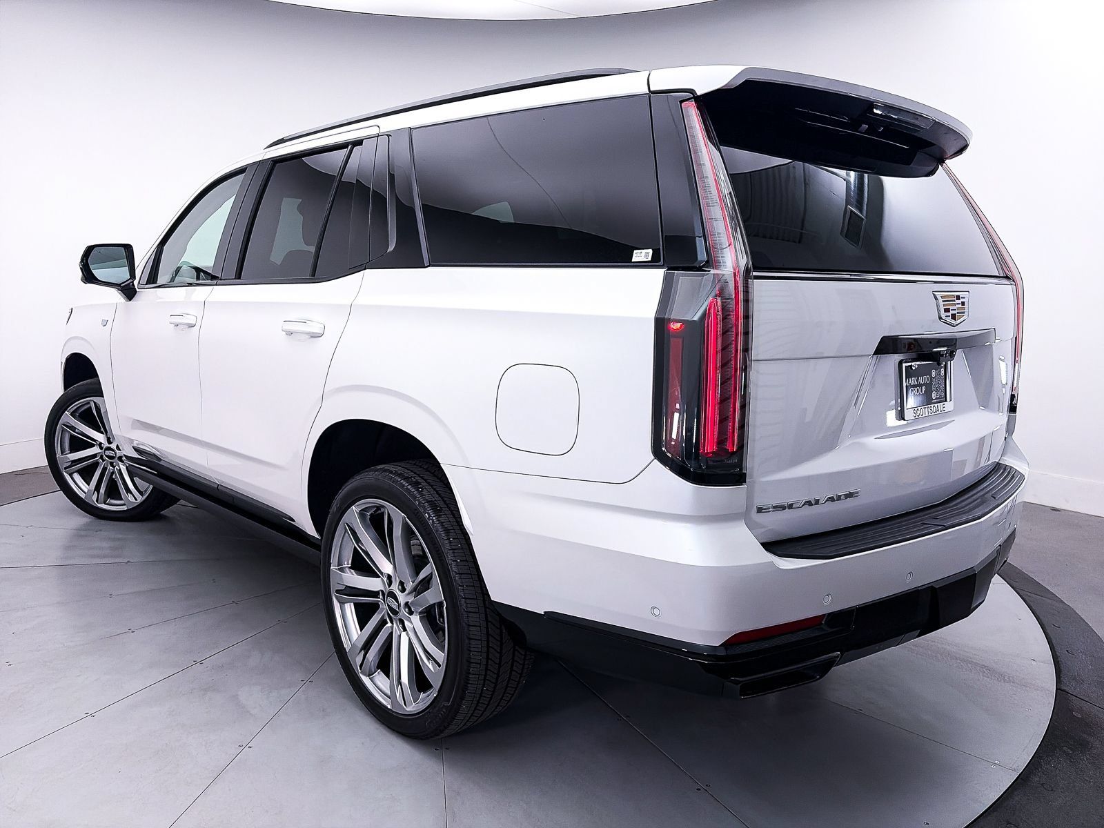 Used 2025 Cadillac Escalade Sport Platinum AWD/4WD image 2