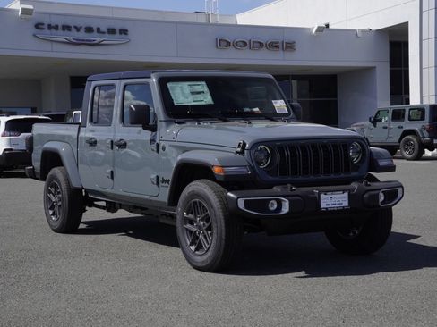 New 2026 Jeep Gladiator Sport AWD/4WD image 2