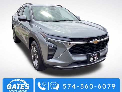 Used 2025 Chevrolet Trax LT w/ LT Convenience Package FWD image 1
