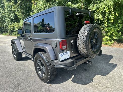 Used 2017 Jeep Wrangler Sahara AWD/4WD image 3