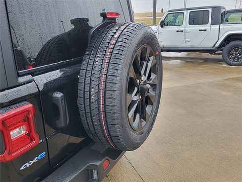 Used 2023 Jeep Wrangler Sahara image 4