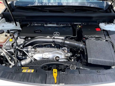 Used 2022 Mercedes-Benz GLB 250 image 9