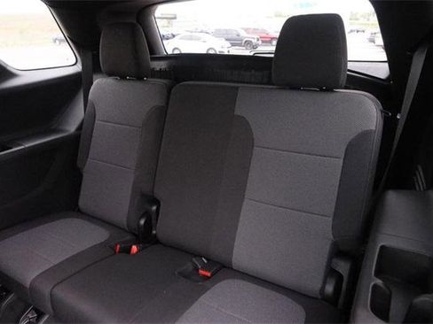 Used 2023 Chevrolet Traverse LT image 10