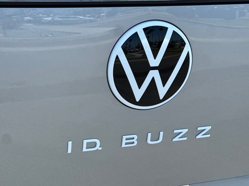 New 2025 Volkswagen ID. Buzz Pro S Plus RWD image 7