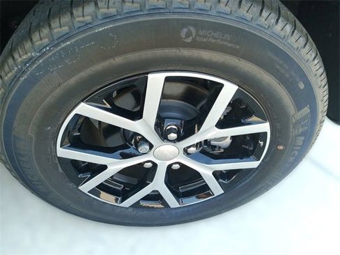 New 2023 Jeep Grand Cherokee Limited image 9