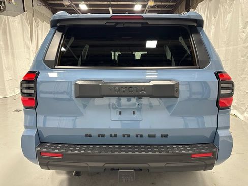Used 2025 Toyota 4Runner SR5 AWD/4WD image 6
