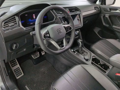 Certified 2022 Volkswagen Tiguan SE R-Line image 2