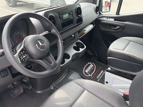 Used 2022 Mercedes-Benz Sprinter 1500 image 5
