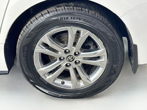 Certified 2022 Toyota Sienna Platinum image 9