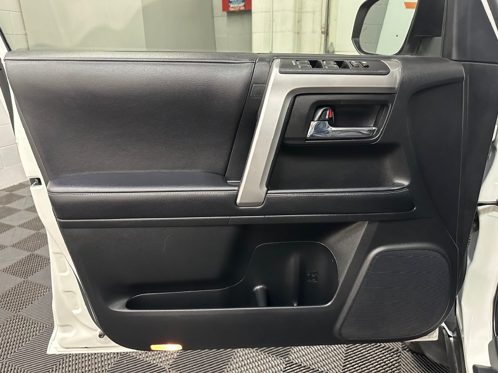 Used 2023 Toyota 4Runner SR5 Premium w/ Moonroof Package AWD/4WD image 17