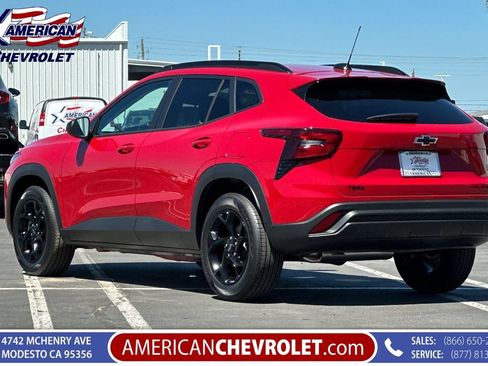 Used 2026 Chevrolet Trax LT w/ Sunroof Package FWD image 6
