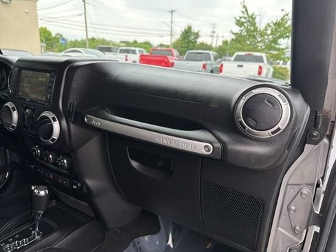 Used 2017 Jeep Wrangler Unlimited Rubicon AWD/4WD image 27