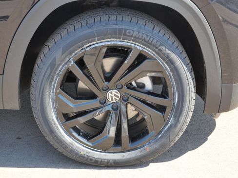 Certified 2022 Volkswagen Atlas SE image 15
