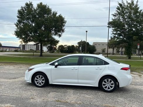 Used 2026 Toyota Corolla LE FWD image 6
