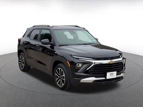 Used 2025 Chevrolet TrailBlazer LT image 3