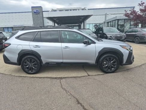Used 2025 Subaru Outback Onyx Edition AWD/4WD image 5