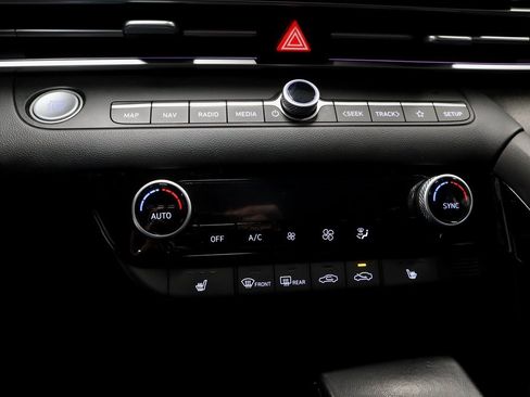 Certified 2024 Hyundai Elantra Limited image 36