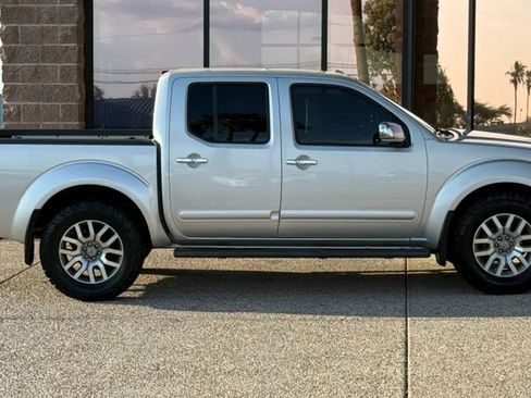 Used 2013 Nissan Frontier SL w/ Moonroof Pkg AWD/4WD image 14