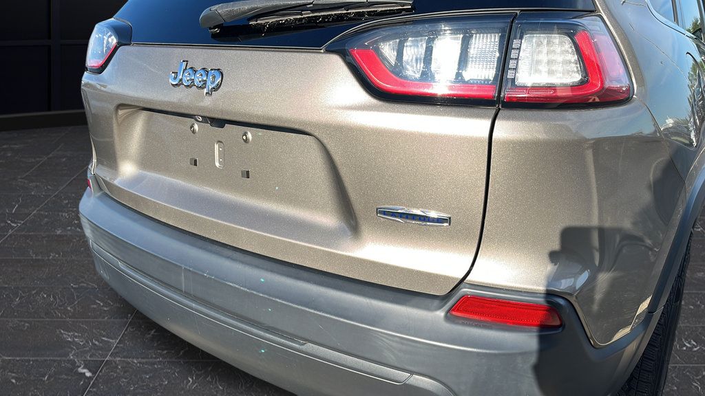 Used 2019 Jeep Cherokee Latitude Plus w/ Comfort/Convenience Group FWD image 34