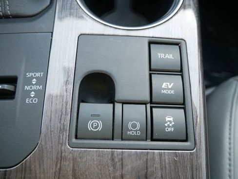 Used 2023 Toyota Highlander Limited image 18