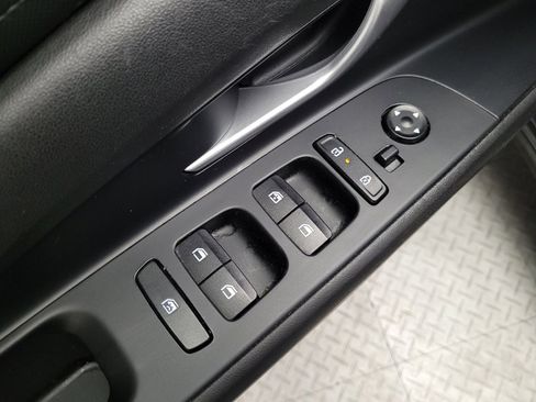 Used 2024 Hyundai Elantra SEL FWD image 27