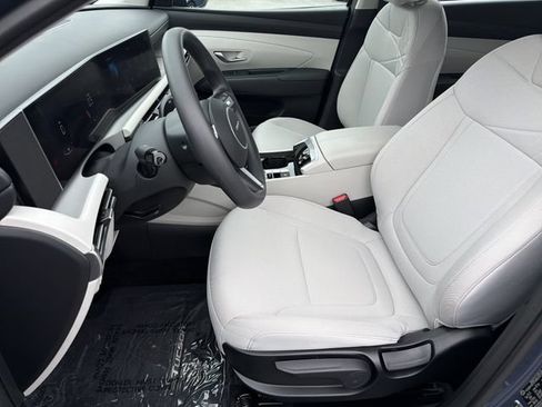 Certified 2026 Hyundai Tucson SE FWD image 9